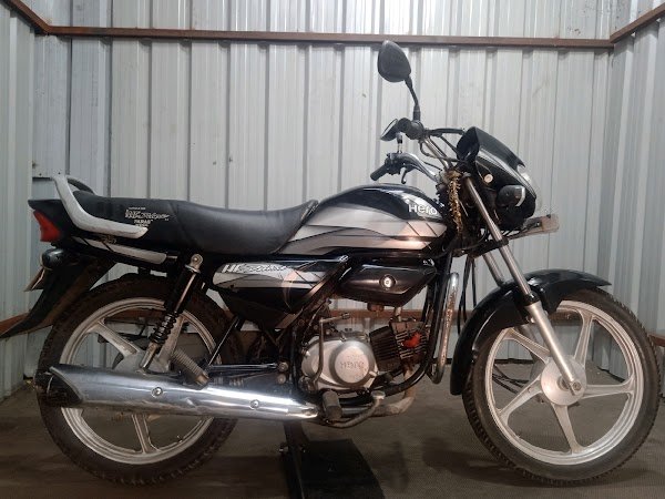 Used hero hf deluxe kick start 2020 Bikes in Noida Ghaziabad Delhi