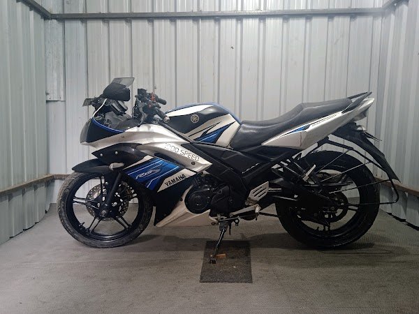 Used yamaha r15 v2 2017 Bikes in Noida Ghaziabad Delhi